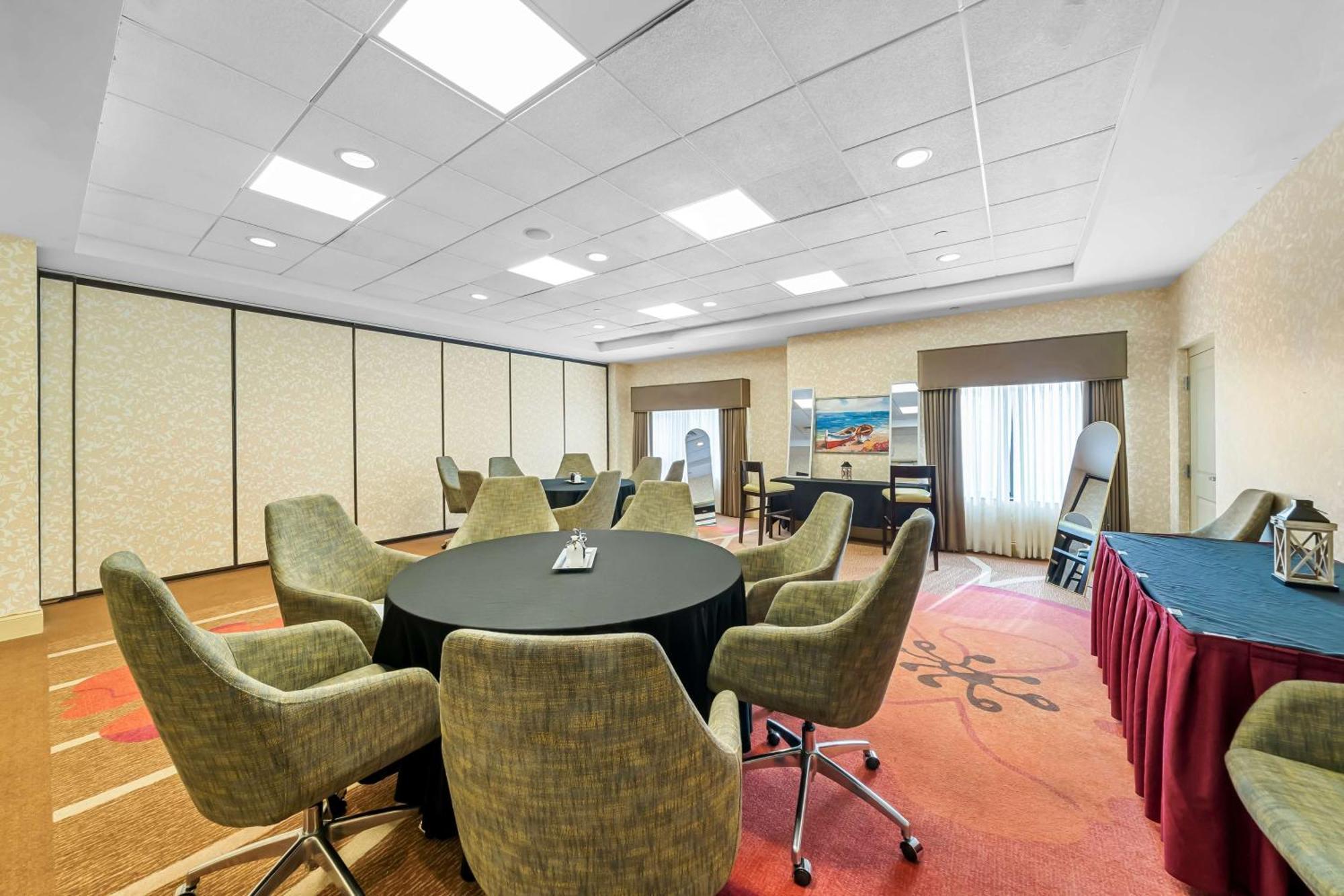 Hilton Garden Inn Плимут Экстерьер фото