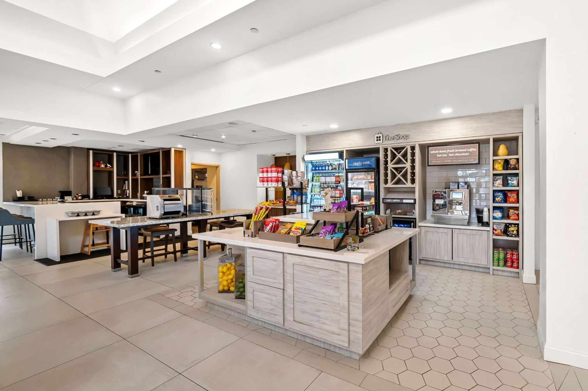 Hilton Garden Inn Плимут Экстерьер фото